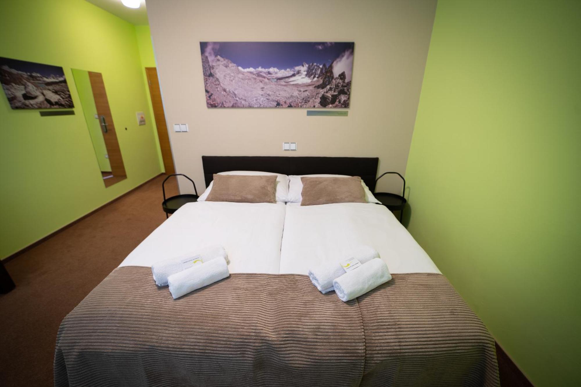Garni Hotel Свитави Экстерьер фото