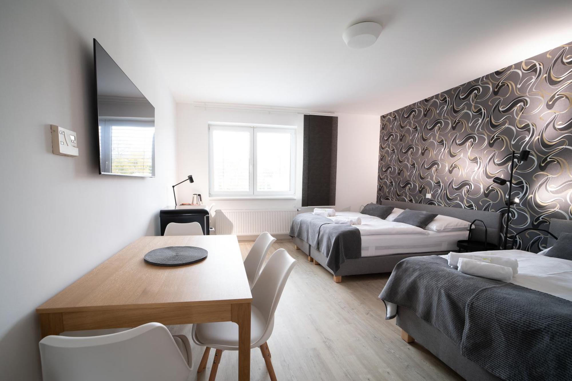 Garni Hotel Свитави Экстерьер фото